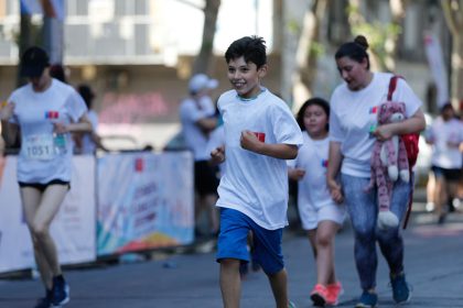 foto-de-corrida-familiar-con-niños