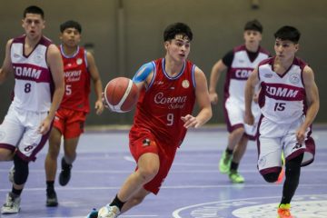 Jóvenes jugando básquetbol en los Juegos Deportivos Escolares 2024.