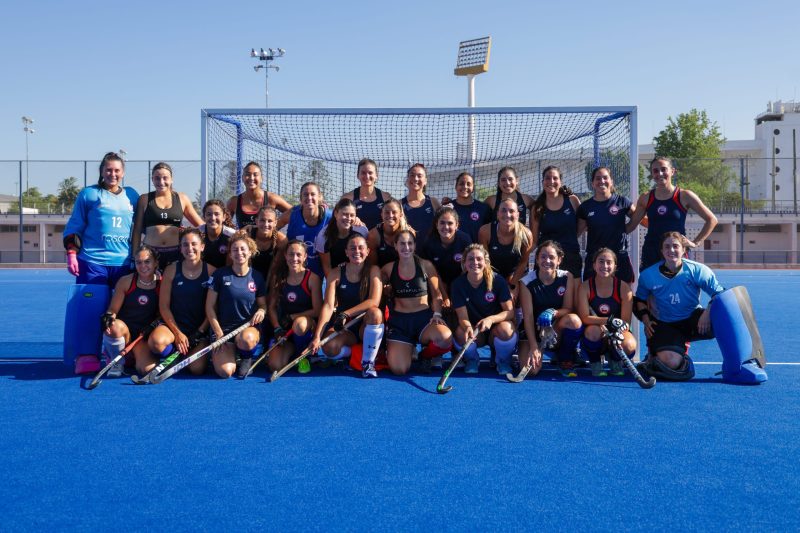 Entrenamiento Hockey Césped Femenino.