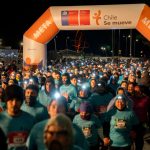 corrida familiar nocturna personas corriendo