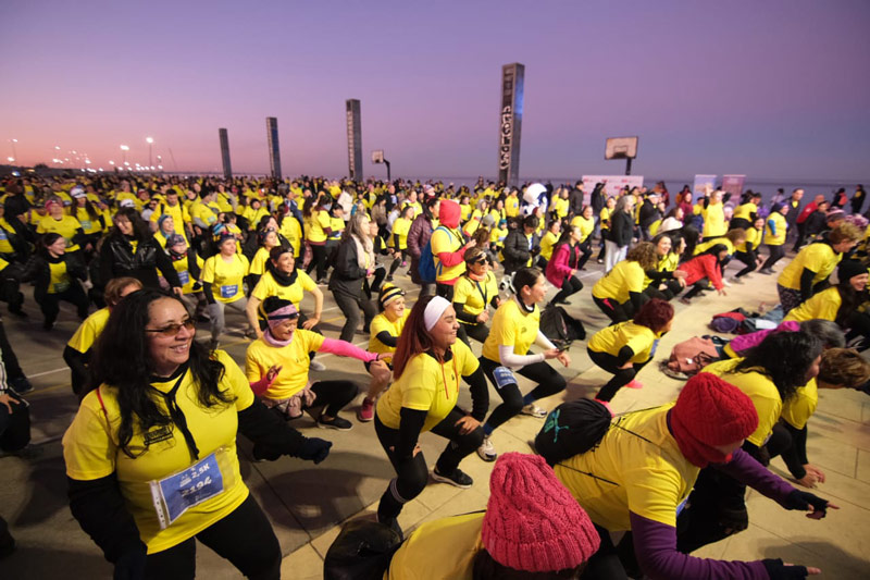 corrida nocturna en punta arenas personas ejercitandose