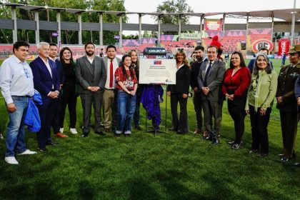 organizadores en el estadio de Talca