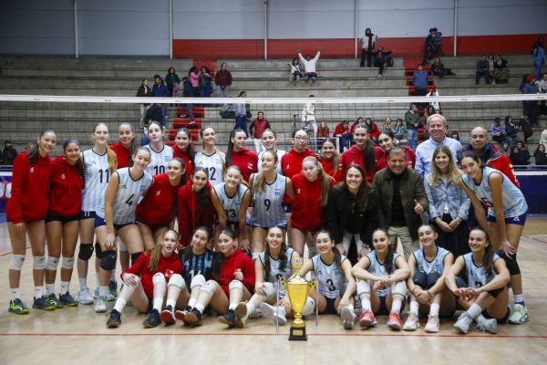 Selección Chilena de Vóleibol Sub 17 tras partido amistoso con Argentina